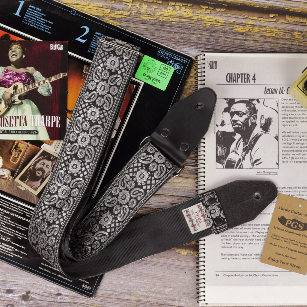 Pardo hippie guitar strap model black spirals