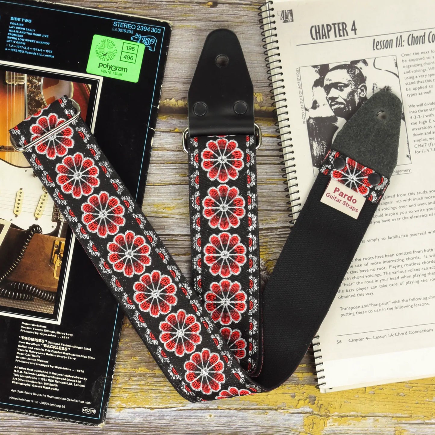 Guitar strap floral pattern hippie style, frontside jacquard fabric, backing cotton, model Red Flowers