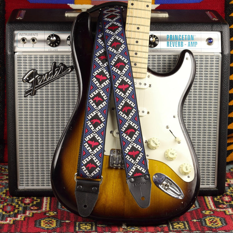 Vintage guitar strap woven jacquard fabric, 60s retro style, with customizable options, fitted on an Fender Stratocaster electric guitar.