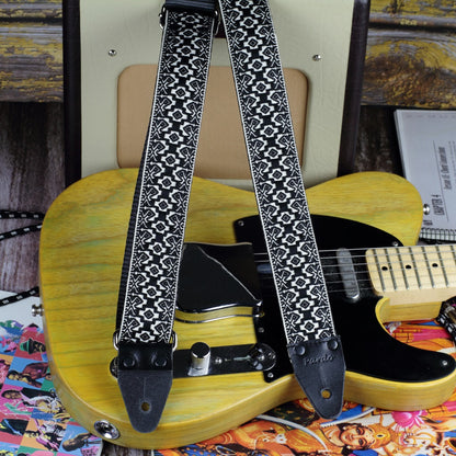 Extra long embroidered guitar Strap model Black & White