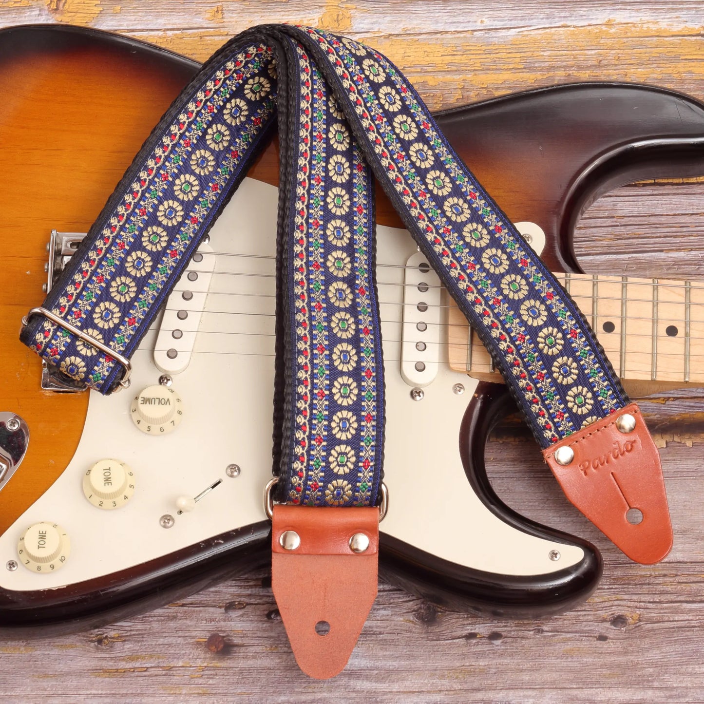 Guitar strap with natural pattern with flowers, model Blue Reverie, paired with a Sunburst Fender stratocaster