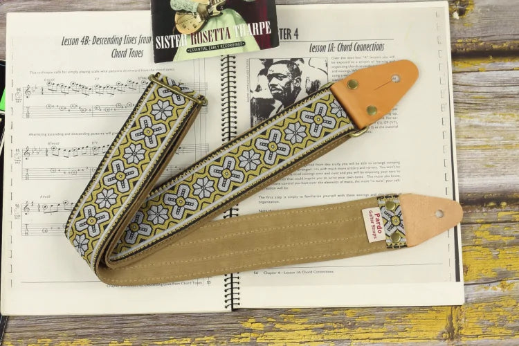 Professional guitar strap in brown tones, inspired by the classic model used by Eric Clapton.