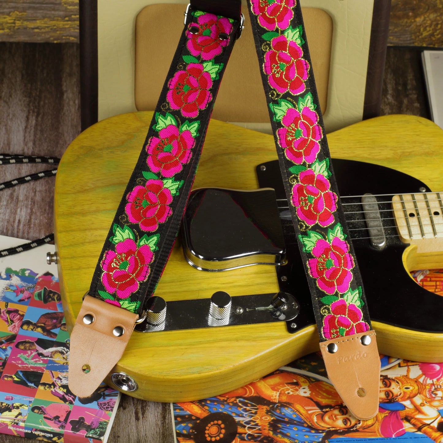 Midnight Cameo guitar strap displayed with a Fender Telecaster ’52 and a Fender Champion 600 amplifier.