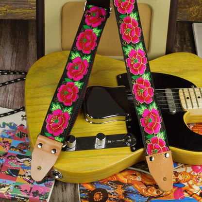 Midnight Cameo guitar strap displayed with a Fender Telecaster ’52 and a Fender Champion 600 amplifier.
