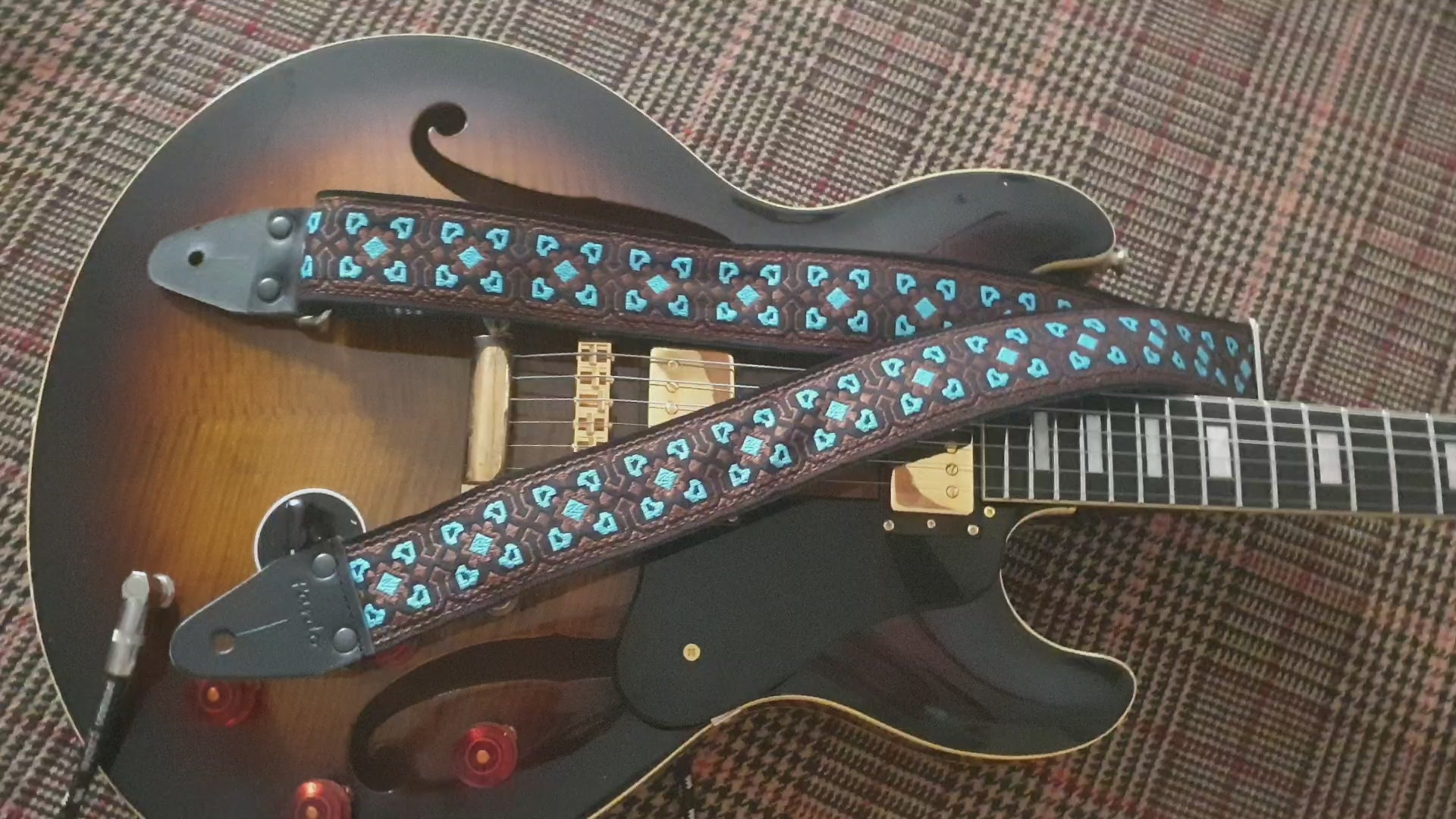 Embroidered guitar strap model montblau