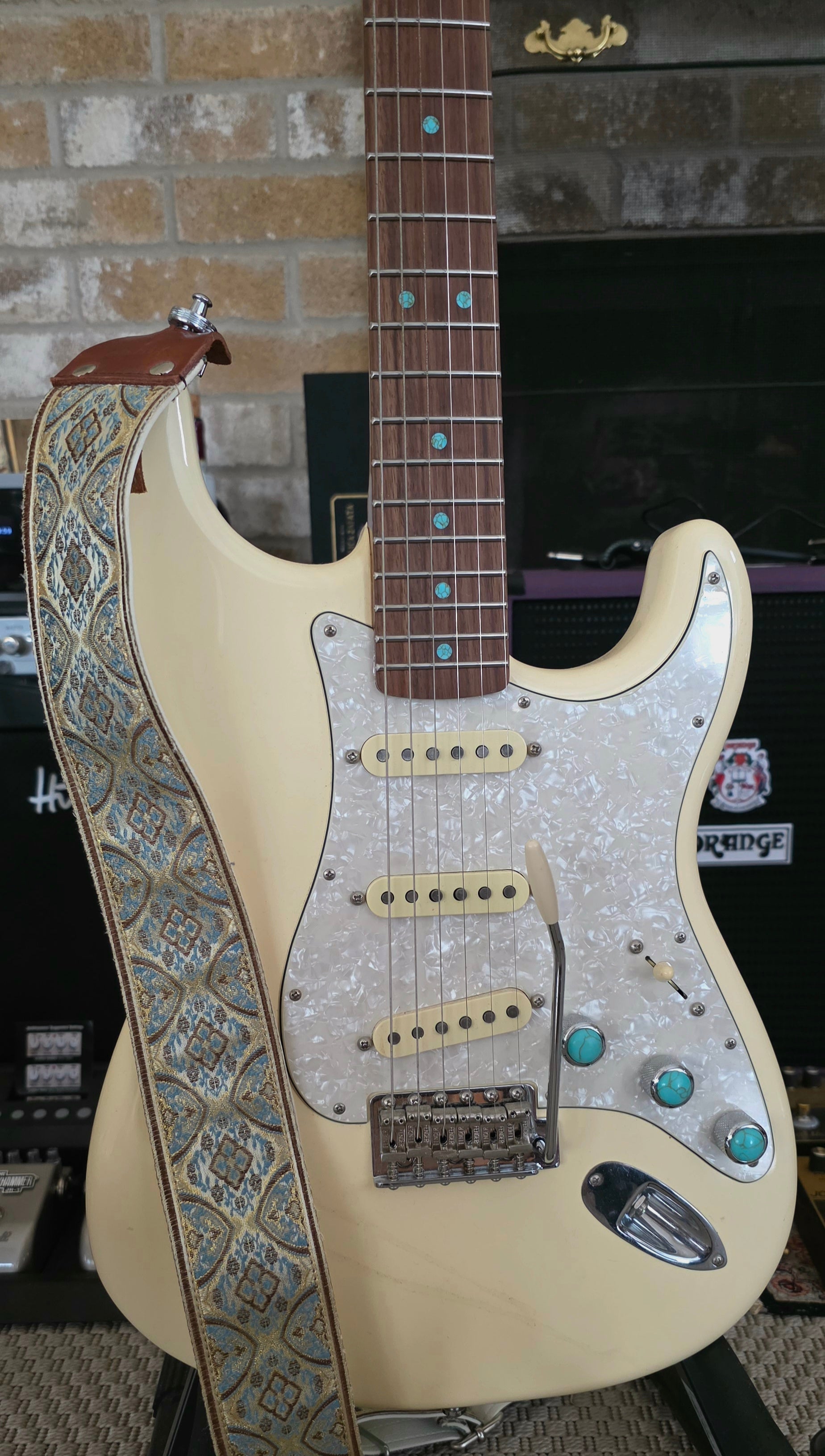 Self-built lefty-style Hendrix tribute Stratocaster made from selected woods, paired with a Jimi Hendrix-inspired Pardo strap with customized leather ends.