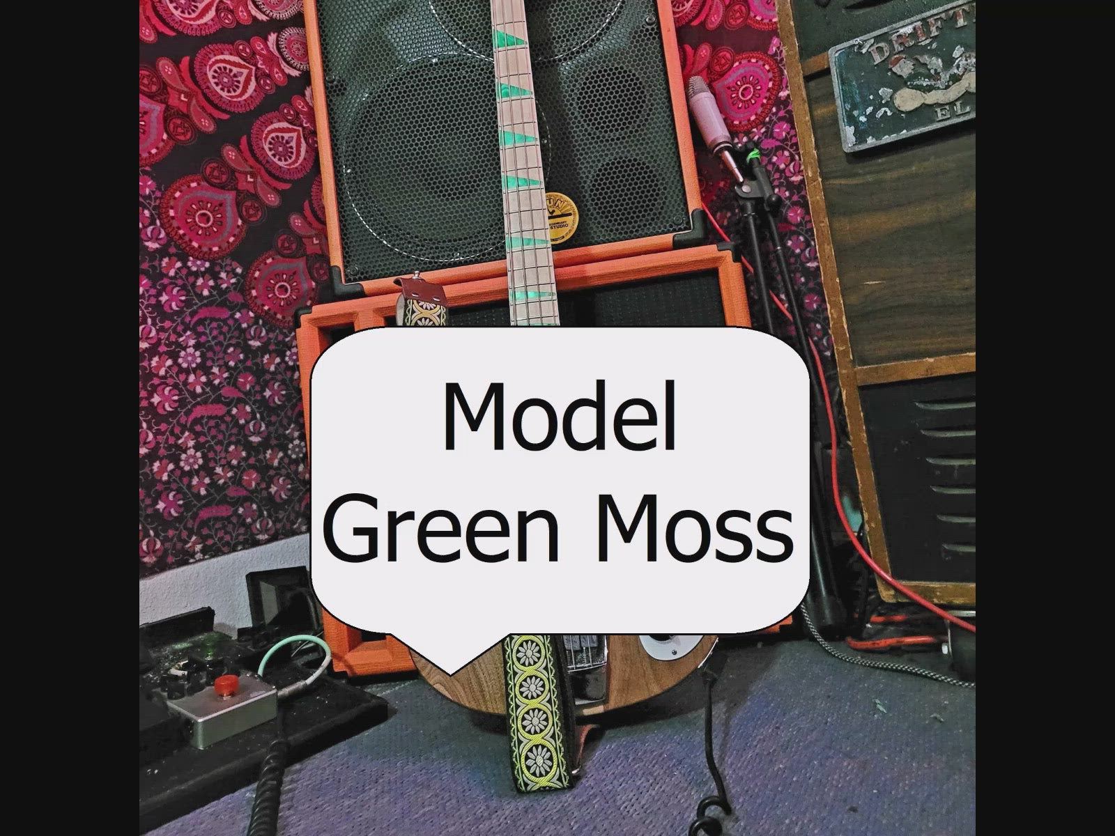 Model Green Moss, Pardo Guitar Straps, hippie strap for guitar and bass replica from the 60s, frontside green fabric with flowers